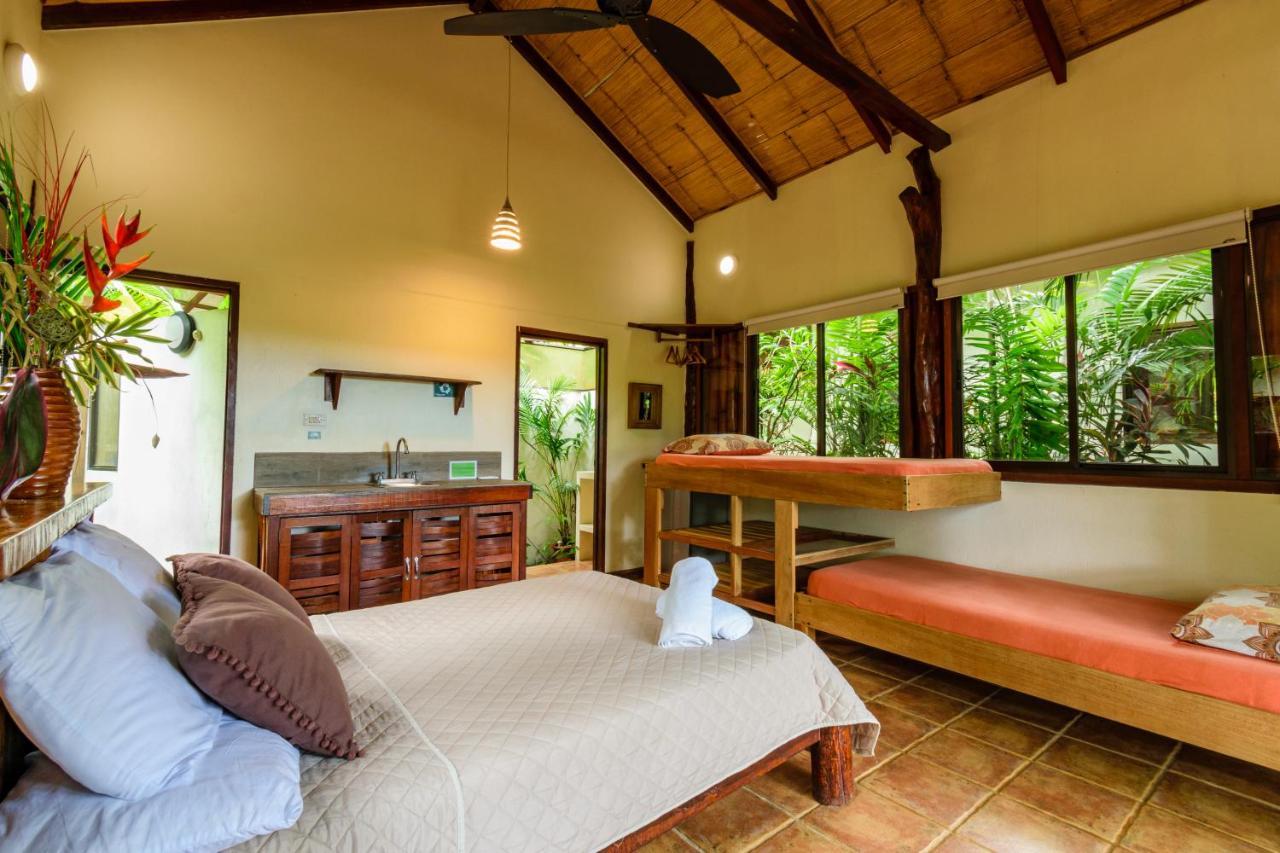 Funky Monkey Lodge Playa Santa Teresa  Exterior photo