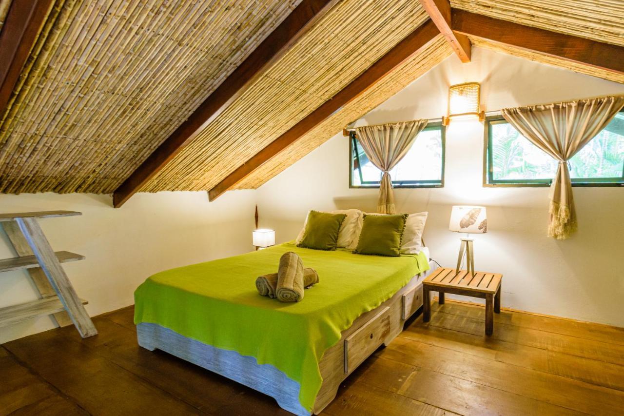 Funky Monkey Lodge Playa Santa Teresa  Exterior photo