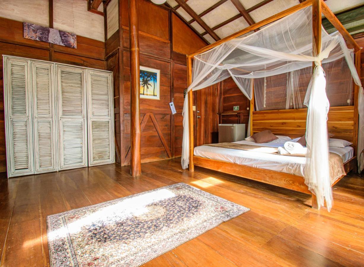 Funky Monkey Lodge Playa Santa Teresa  Exterior photo