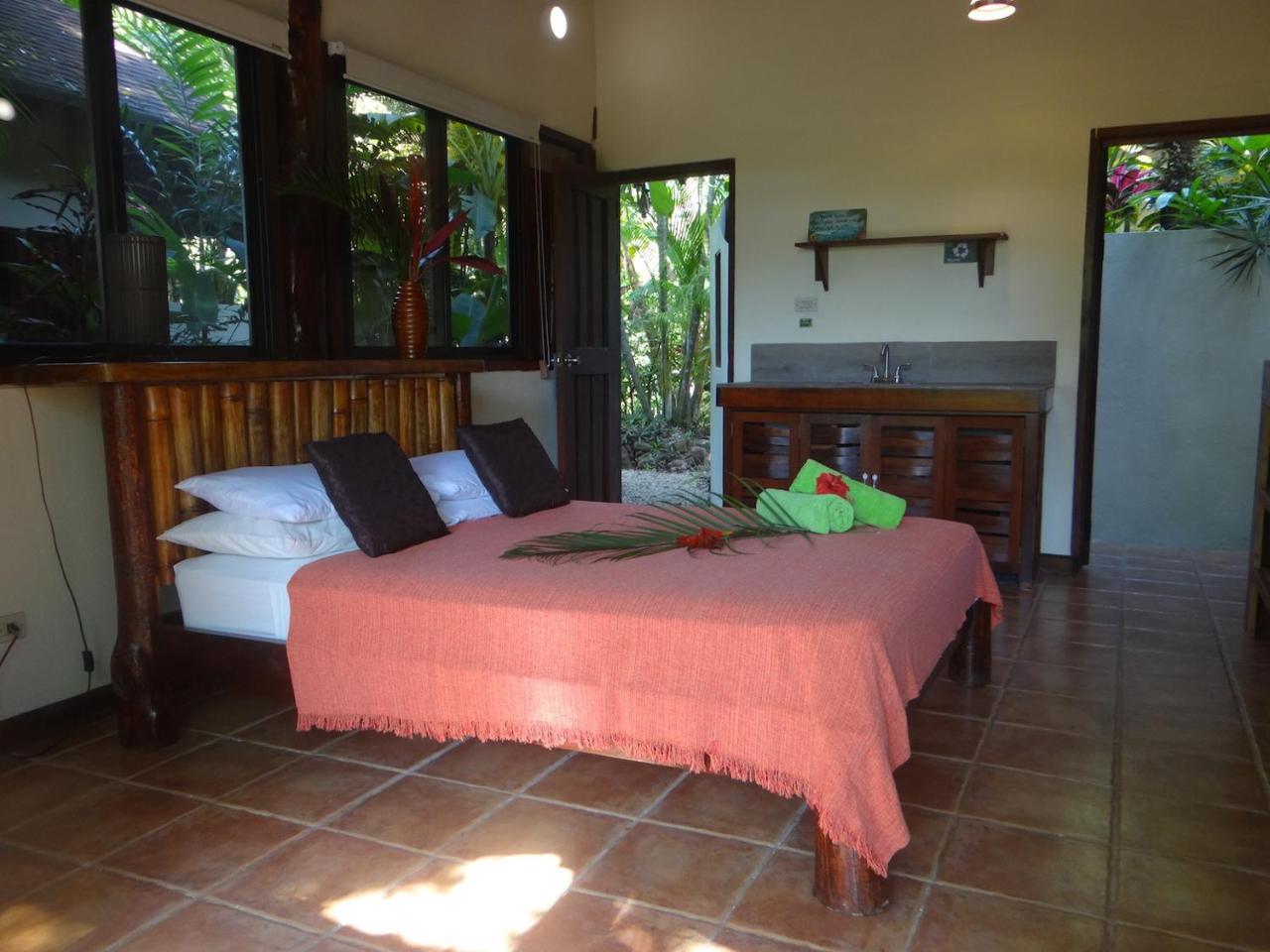 Funky Monkey Lodge Playa Santa Teresa  Exterior photo